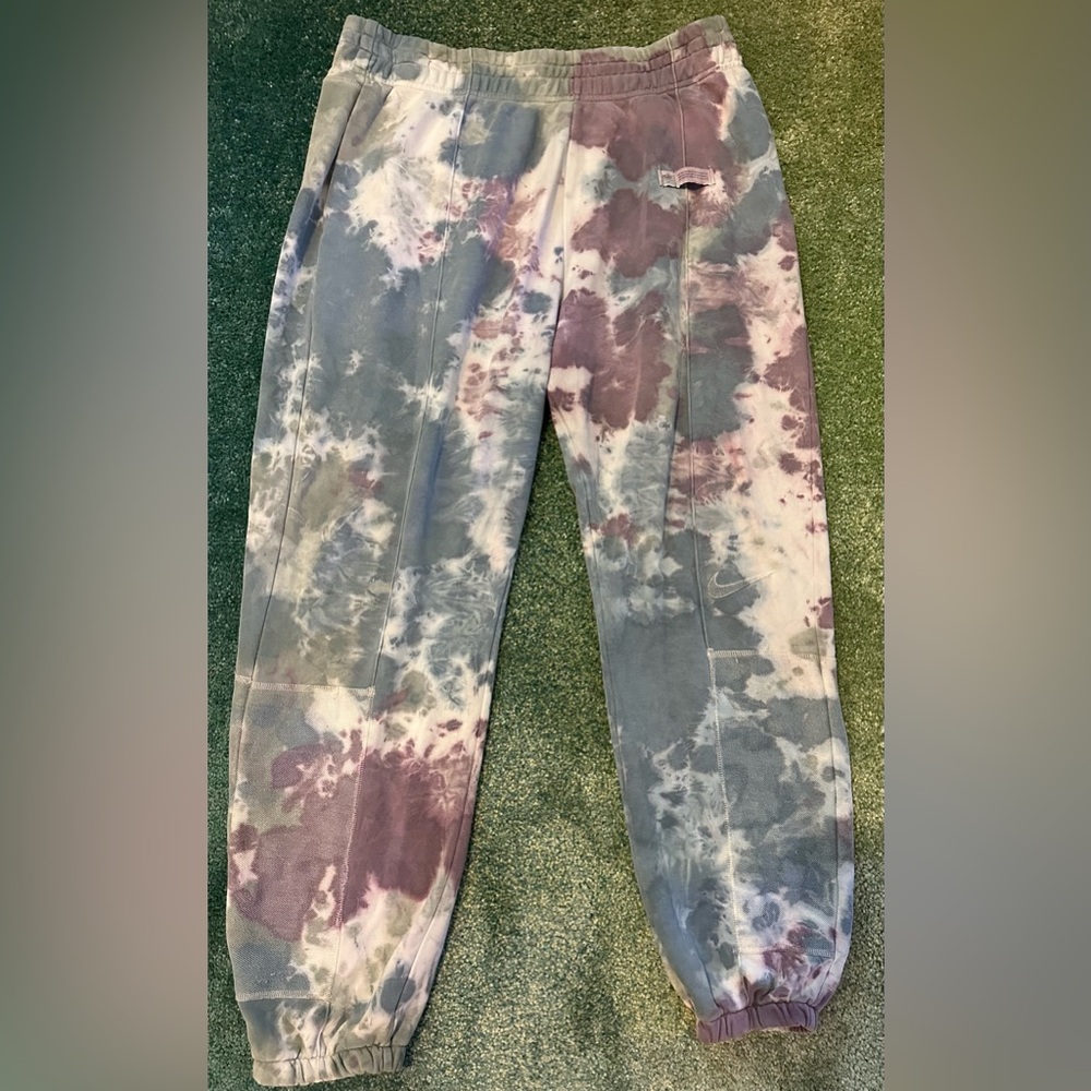Women’s Nike Sportswear Acid Wash Fleece Sweatpants - Size L